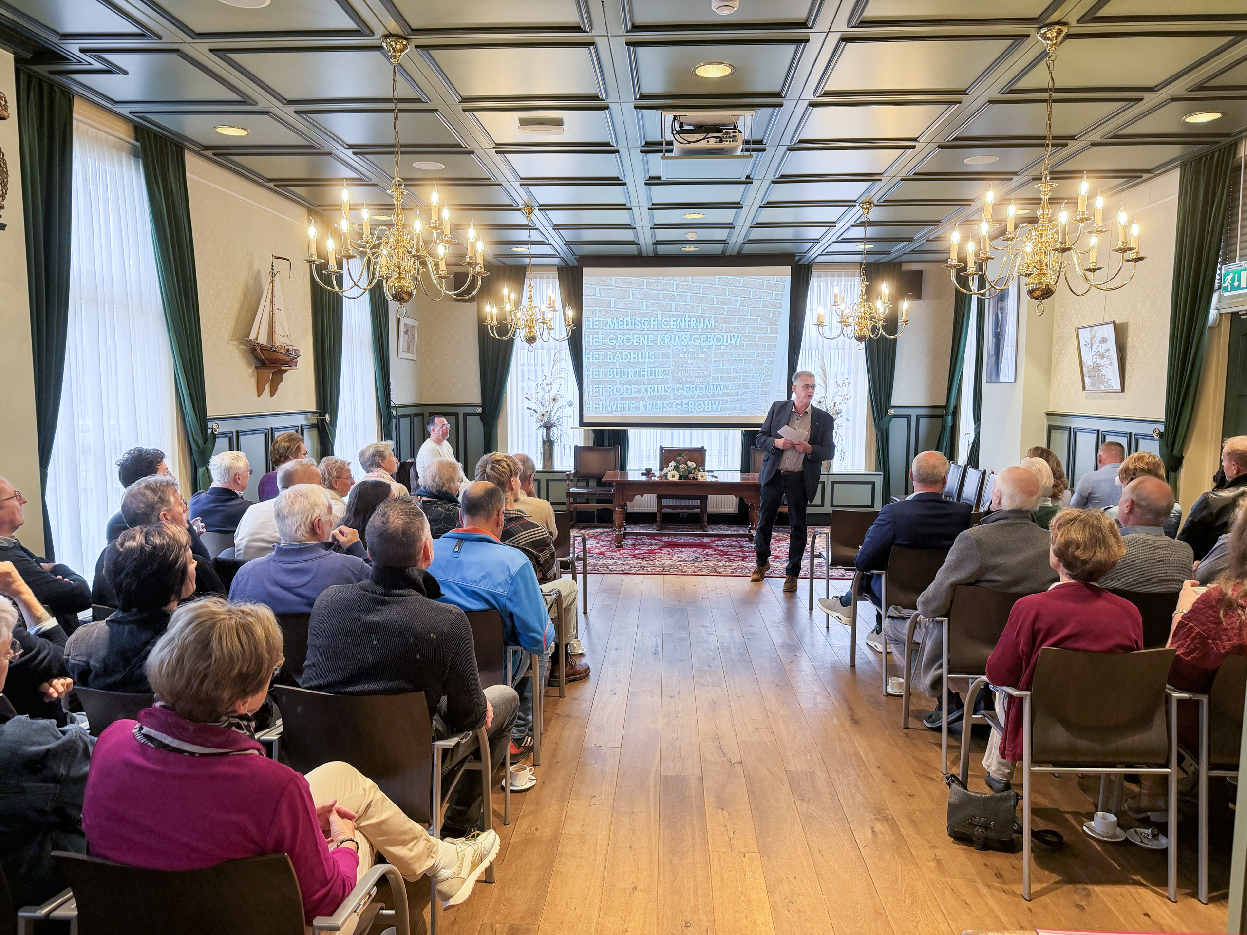 Henk Kapitein vertelt over de omstandigheden op Urk in de eerste decennia van het buurthuis.
